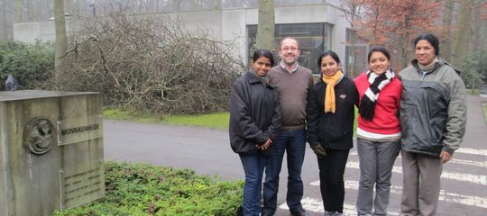 Indische delegatie van het Rajgiri College of Social Sciences